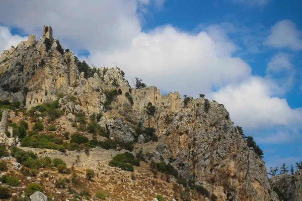 Widok Dołu Góry Której Stoi Zamek Hilarion Cypr — Zdjęcie stockowe
