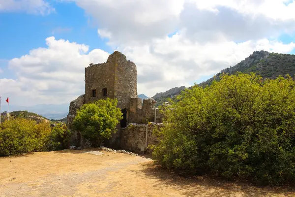 Plataforma Con Torre Del Castillo San Hilarión Las Montañas Chipre — Foto de Stock