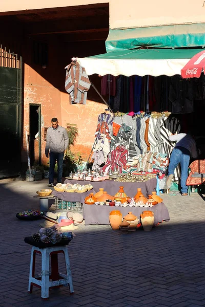 Marrakech Morocco 2019 Uma Tenda Compras Livre Com Cerâmica Chapéus — Fotografia de Stock