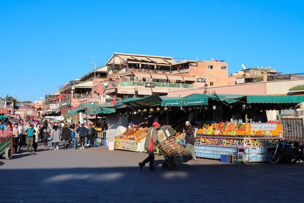 Marrakech Morocco 2019 Rynek Główny Marrakeszu Stoiska Owocami Wozy Mnóstwo — Zdjęcie stockowe