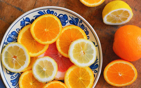 Citrus Fruit Slices Vintage Plate — Stock Photo, Image