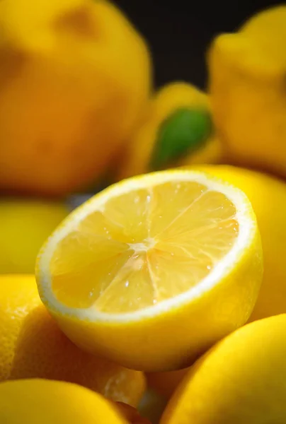 채광과 신선한 레몬과 — 스톡 사진