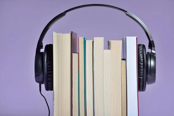 Audio Books Koncept Med Böcker Och Hörlurar — Stockfoto
