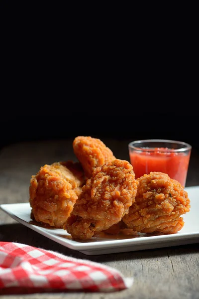 Fried chicken bites and sweet sauce — Stock Photo, Image