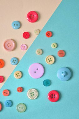 Soyut renkli kağıt ve düğmeler