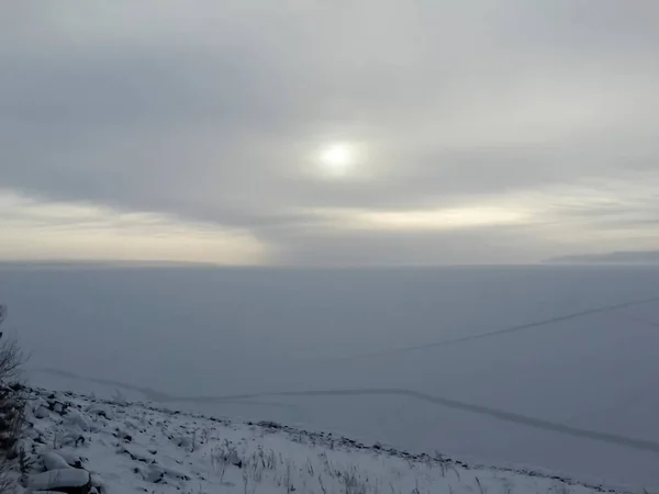 Winterlandschap Van Stuwmeer Een Bewolkte Dag — Stockfoto