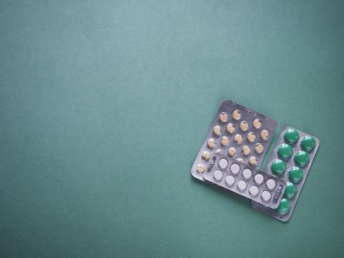 Kabarcık ambalajında haplar.