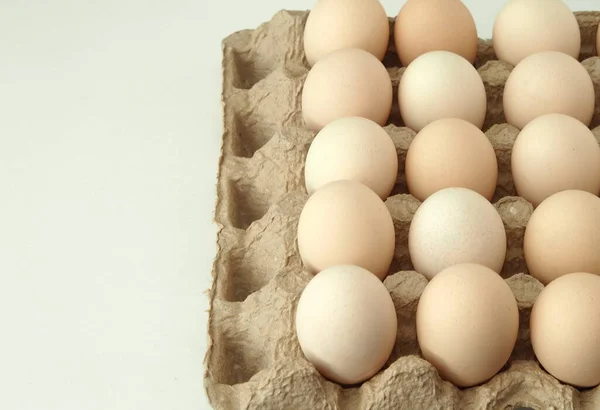Jaj kurzych w opakowaniu domowej roboty rustykalnym — Zdjęcie stockowe