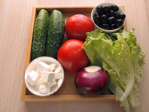 Greek fresh vegetable salad with feta cheese and olives. — Stock Photo, Image