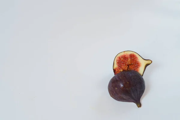 Food. Exotic fruit. Purple figs close up on a white background. — Stock Photo, Image