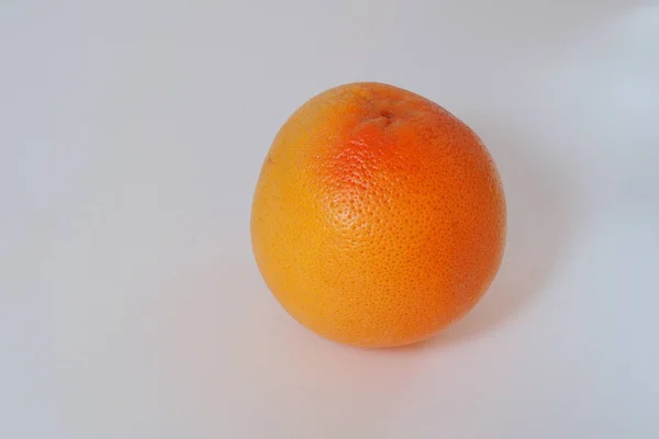 Citrus fruits. Greyfruit is red. The whole fruit. High quality photo — Stock Photo, Image