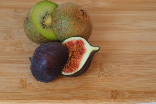 Fruits exotiques. Figue et kiwi. Gros plan — Photo