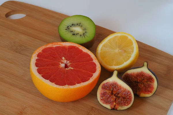 감귤 열매. 그레이 프루트는 빨간색이야. 과일 전부를요. 고품질 사진 — 스톡 사진