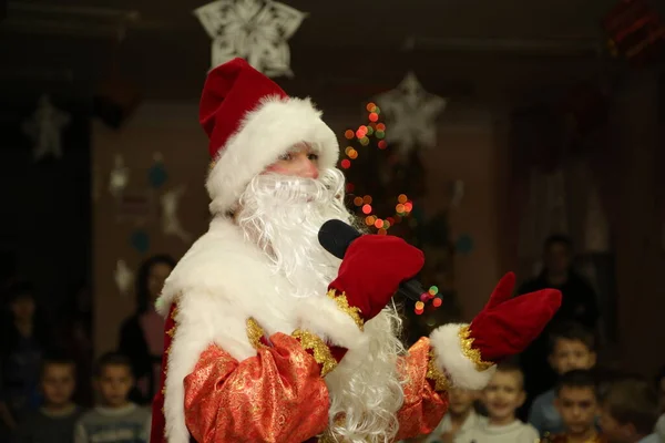 Noel ve yeni yıl. Şenlikli bir gösteri.