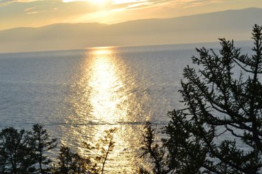 Baykal Gölü 'nde gün batımı