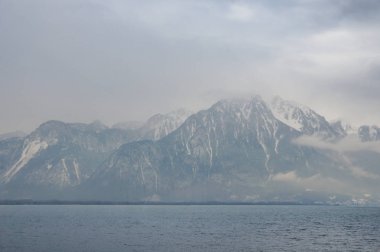 Cenevre Gölü görünümünü kara sevdanın.