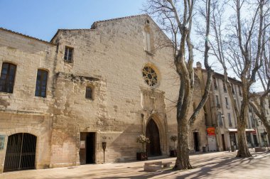 Avignon, Fransa-25 Şubat, 2018. Eski bir idari bina. Avrupa 'nın güneyindeki şehirler mimarisi ve türleri.