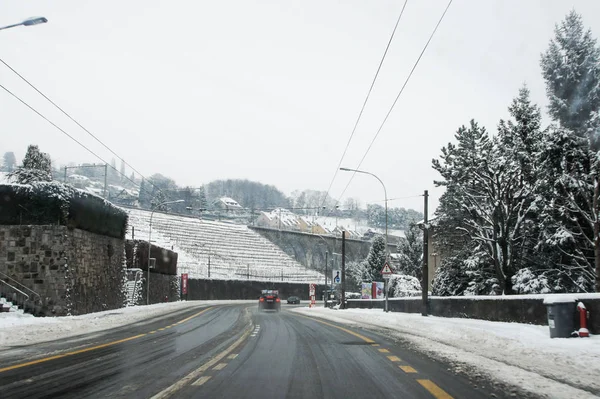 Veuve 프랑스 2018 젖은도로를 고속도로와 유럽의 도시에 — 스톡 사진