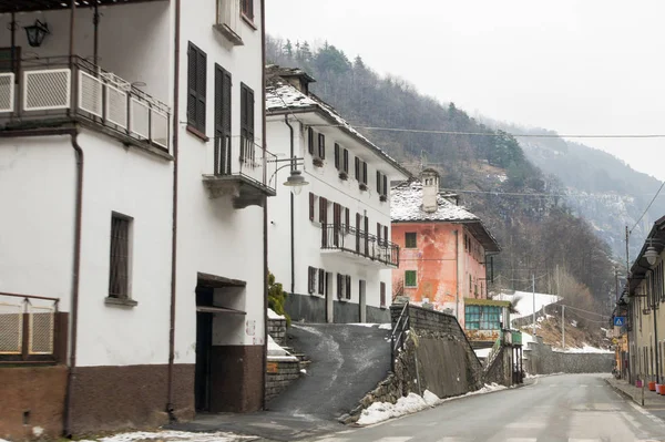 Antremon スイス 2018 道路や都市の車からの眺め — ストック写真