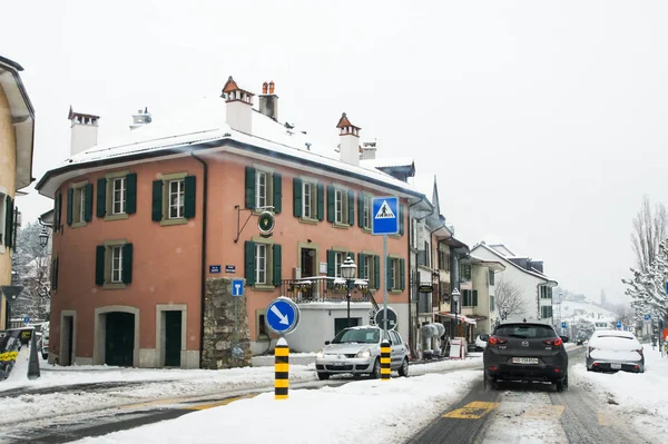 ローザンヌ スイス 2018 ヨーロッパの都市や高速道路に沿って春の雪風景 — ストック写真