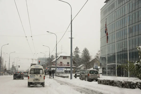 ジュネーブ スイス 2018 ヨーロッパの都市や高速道路に沿って春の雪風景 — ストック写真