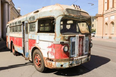 St. Petersburg, Rusya - 26 Mayıs, 2018. Yolcu ve kişisel retro ulaşım, St. Petersburg şehir günü geçit töreni.