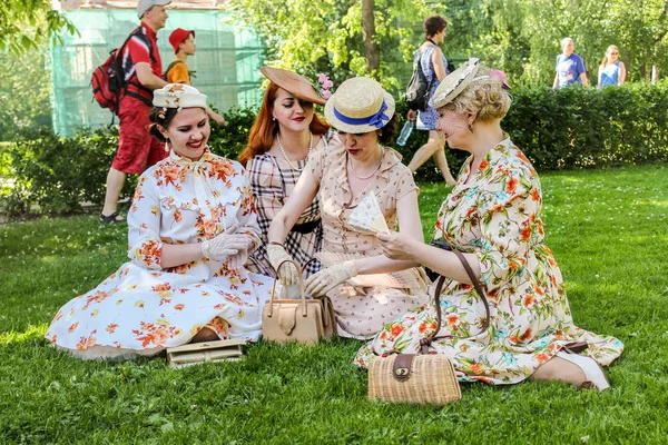 St. Petersburg, Rusya - 26 Mayıs, 2018. Retro göster grubunda, St. Petersburg şehir gün tatil.