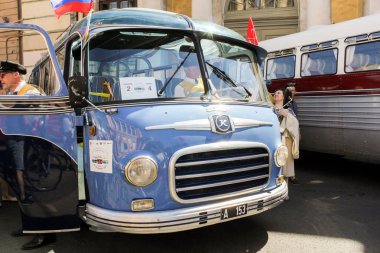 St. Petersburg, Rusya - 26 Mayıs, 2018. Yolcu ve kişisel retro ulaşım, St. Petersburg şehir günü geçit töreni.
