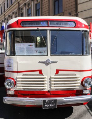 St. Petersburg, Rusya - 26 Mayıs, 2018. Yolcu ve kişisel retro ulaşım, St. Petersburg şehir günü geçit töreni.