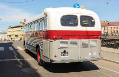 St. Petersburg, Rusya - 26 Mayıs, 2018. Yolcu ve kişisel retro ulaşım, St. Petersburg şehir günü geçit töreni.