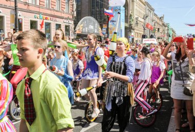 St. Petersburg, Rusya - 26 Mayıs, 2018. Geçit töreni filler şehir günü St Petersburg merkezi içinde.