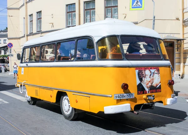 San Petersburgo Rusia Mayo 2018 Desfile Pasajeros Transporte Retro Personal — Foto de Stock