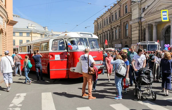 San Petersburgo Rusia Mayo 2018 Desfile Pasajeros Transporte Retro Personal — Foto de Stock