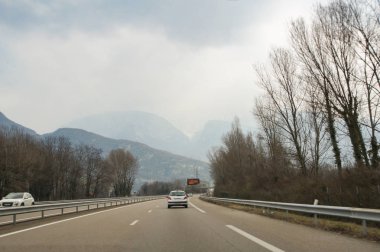 Grenoble, Fransa - 27 Şubat, 2018. Yollar ve şehir otomobili üzerinden görüntülemek.