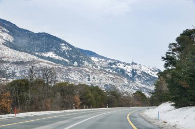 Yollar ve şehir otomobili üzerinden görüntülemek.