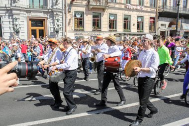 St. Petersburg, Rusya - 26 Mayıs, 2018. Geçit töreni filler şehir günü St Petersburg merkezi içinde.