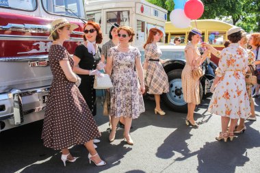 St. Petersburg, Rusya - 26 Mayıs, 2018. Yolcu ve kişisel retro ulaşım, St. Petersburg şehir günü geçit töreni.