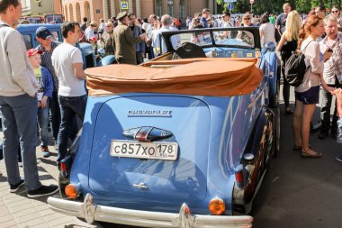 St. Petersburg, Rusya - 26 Mayıs, 2018. Yolcu ve kişisel retro ulaşım, St. Petersburg şehir günü geçit töreni.