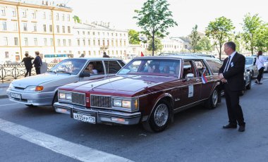 St. Petersburg, Rusya - 26 Mayıs, 2018. Yolcu ve kişisel retro ulaşım, St. Petersburg şehir günü geçit töreni.