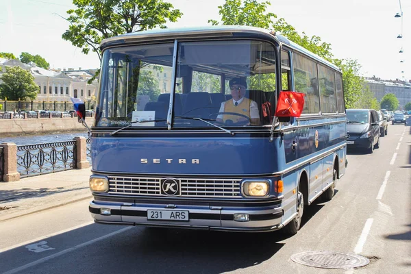 San Petersburgo Rusia Mayo 2018 Desfile Pasajeros Transporte Retro Personal —  Fotos de Stock