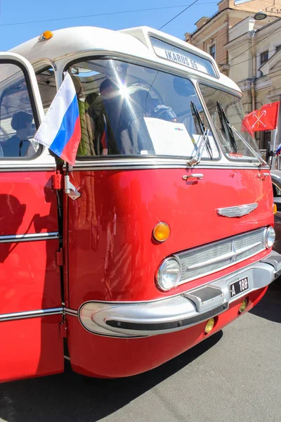 San Petersburgo Rusia Mayo 2018 Desfile Pasajeros Transporte Retro Personal —  Fotos de Stock