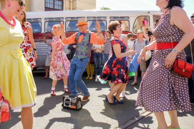 St. Petersburg, Rusya - 26 Mayıs, 2018. Retro göster grubunda, St. Petersburg şehir gün tatil.