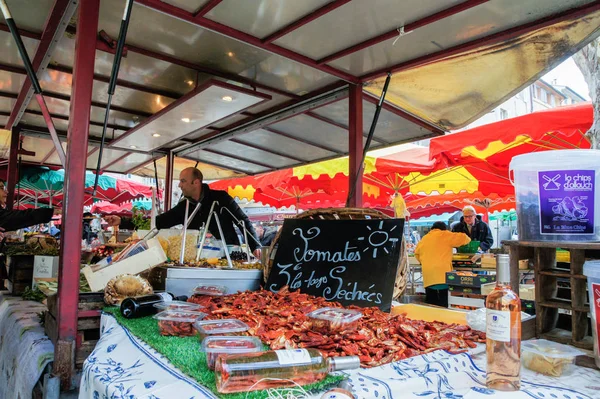 法国的普罗旺斯 2018年2月 在普罗旺斯的广场上的食品市场 — 图库照片
