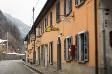 Montreux, İsviçre - 3 Mart, 2018. Yollar ve şehir otomobili üzerinden görüntülemek.