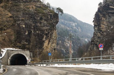 Montreux, İsviçre - 3 Mart, 2018. Yollar ve şehir otomobili üzerinden görüntülemek.