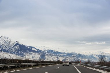 Montreux, İsviçre - 3 Mart, 2018. Yollar ve şehir otomobili üzerinden görüntülemek.