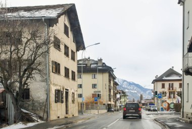 Montreux, İsviçre - 3 Mart, 2018. Yollar ve şehir otomobili üzerinden görüntülemek.