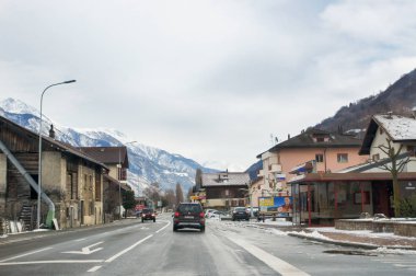 Montreux, İsviçre - 3 Mart, 2018. Yollar ve şehir otomobili üzerinden görüntülemek.