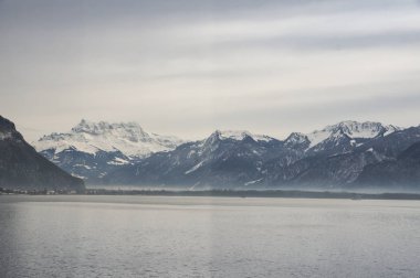 Cenevre Gölü görünümünü kara sevdanın.