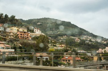 San Remo, İtalya - 24 Şubat, 2018. Yollar ve şehir otomobili üzerinden görüntülemek.